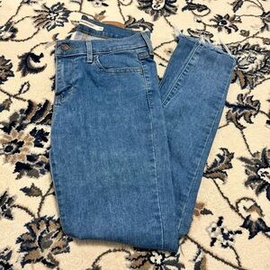 Women’s Levi’s 710 medium wash high rise skinny jeans size 26